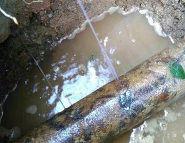 柯桥楼顶渗水维修公司分享下地暖漏水的原因及检测方法。